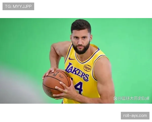 克勒贝尔季后赛三分神准引爆全场,助力球队挺进下一轮 克勒贝尔季后赛三分神准引爆全场,助力球队挺进下一轮