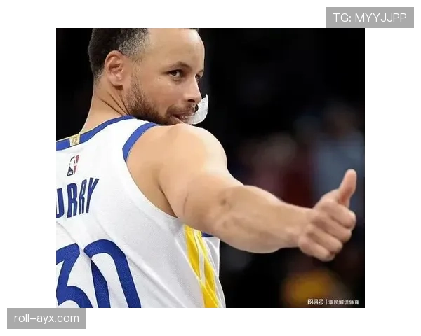 格林挡拆为库里制造空位，对比上季更主导攻防节奏