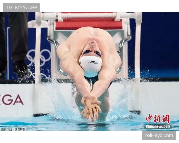 瑞安·洛赫特又在泳池边摆pose了，这自律人设是真绷得住还是纯靠滤镜？