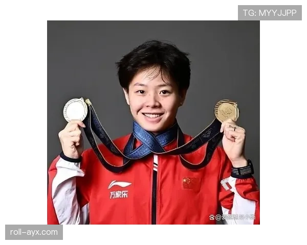 陈艺文训练完直接拎爱马仕去吃宵夜？